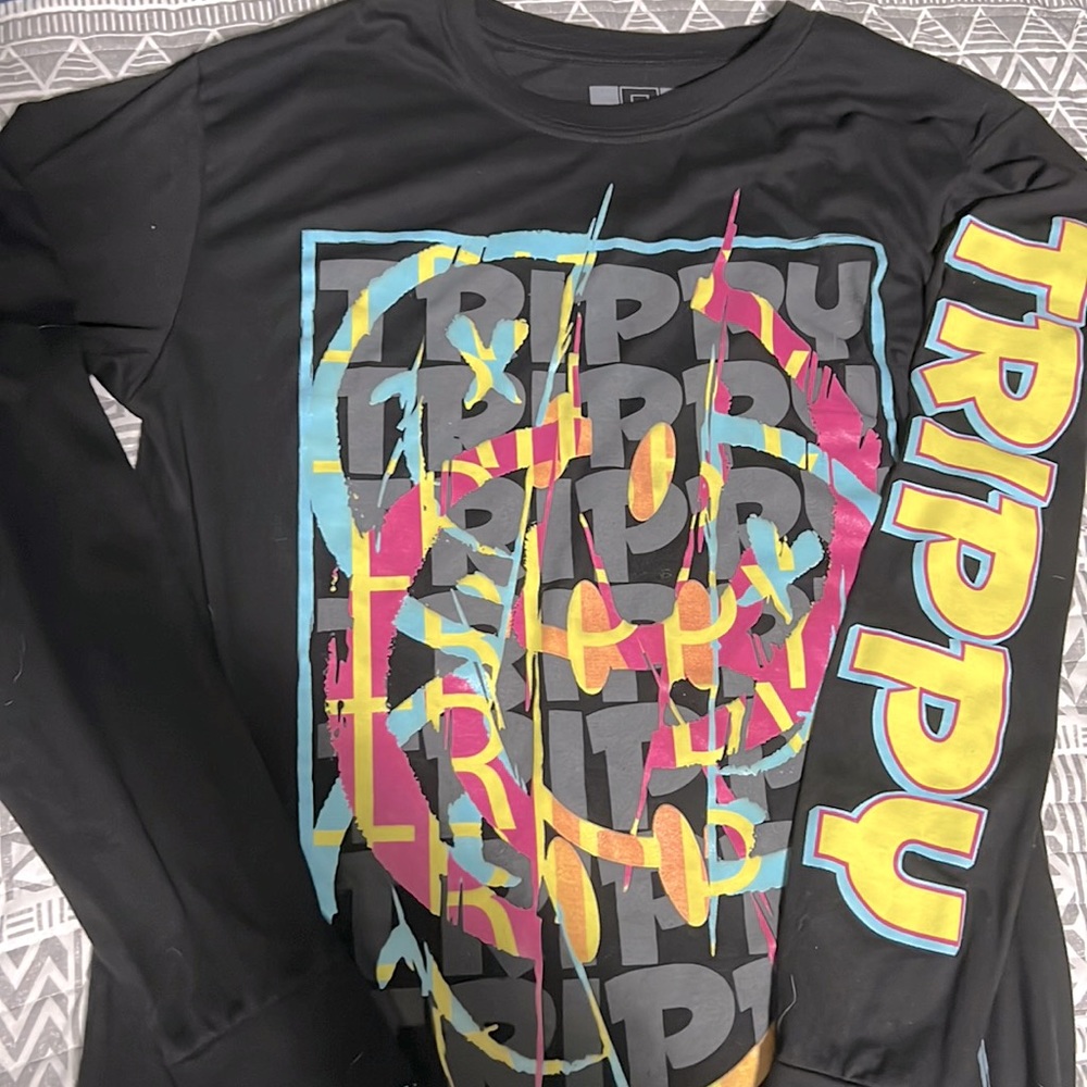 Size M adult men’s long sleeve shirt